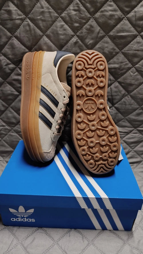 adidas Low Top Suede Trainers Gum Sole UK 4.5