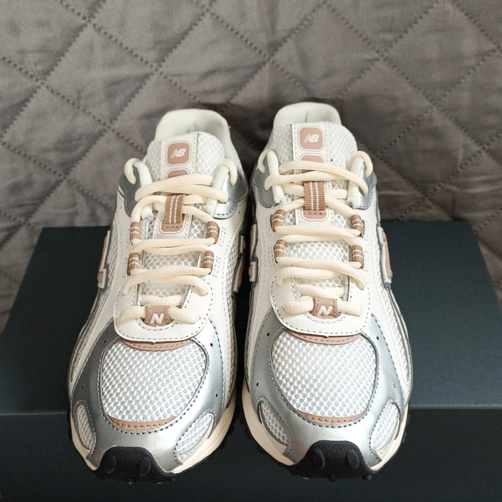 New Balance 204L - UK 5.5