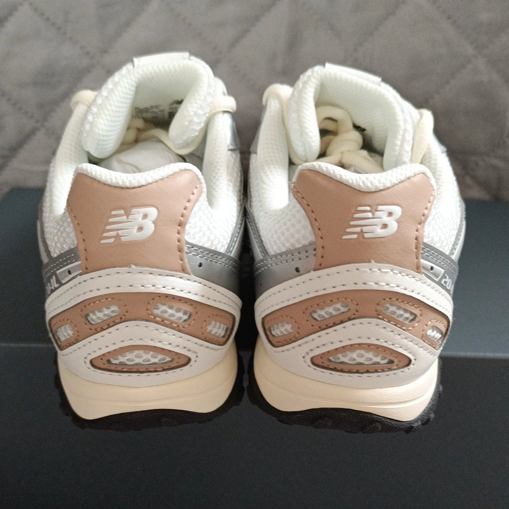 New Balance 204L - UK 5.5