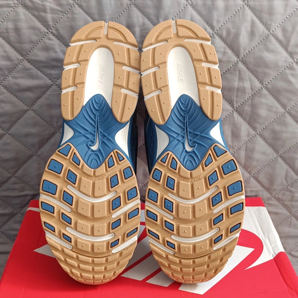 Nike V5 RNR - UK 9