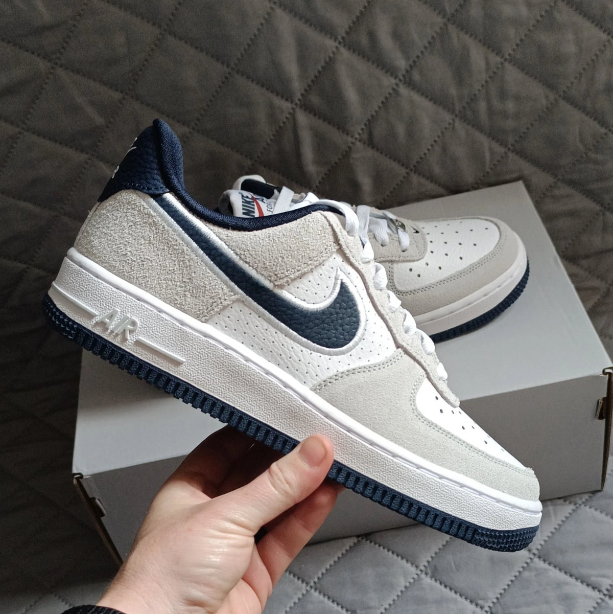 Nike Air Force 1 '07 LV8 Trainers