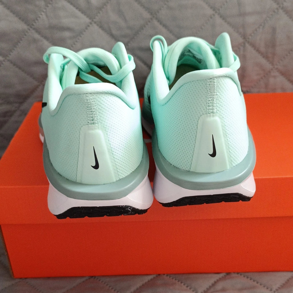 Nike Quest 6