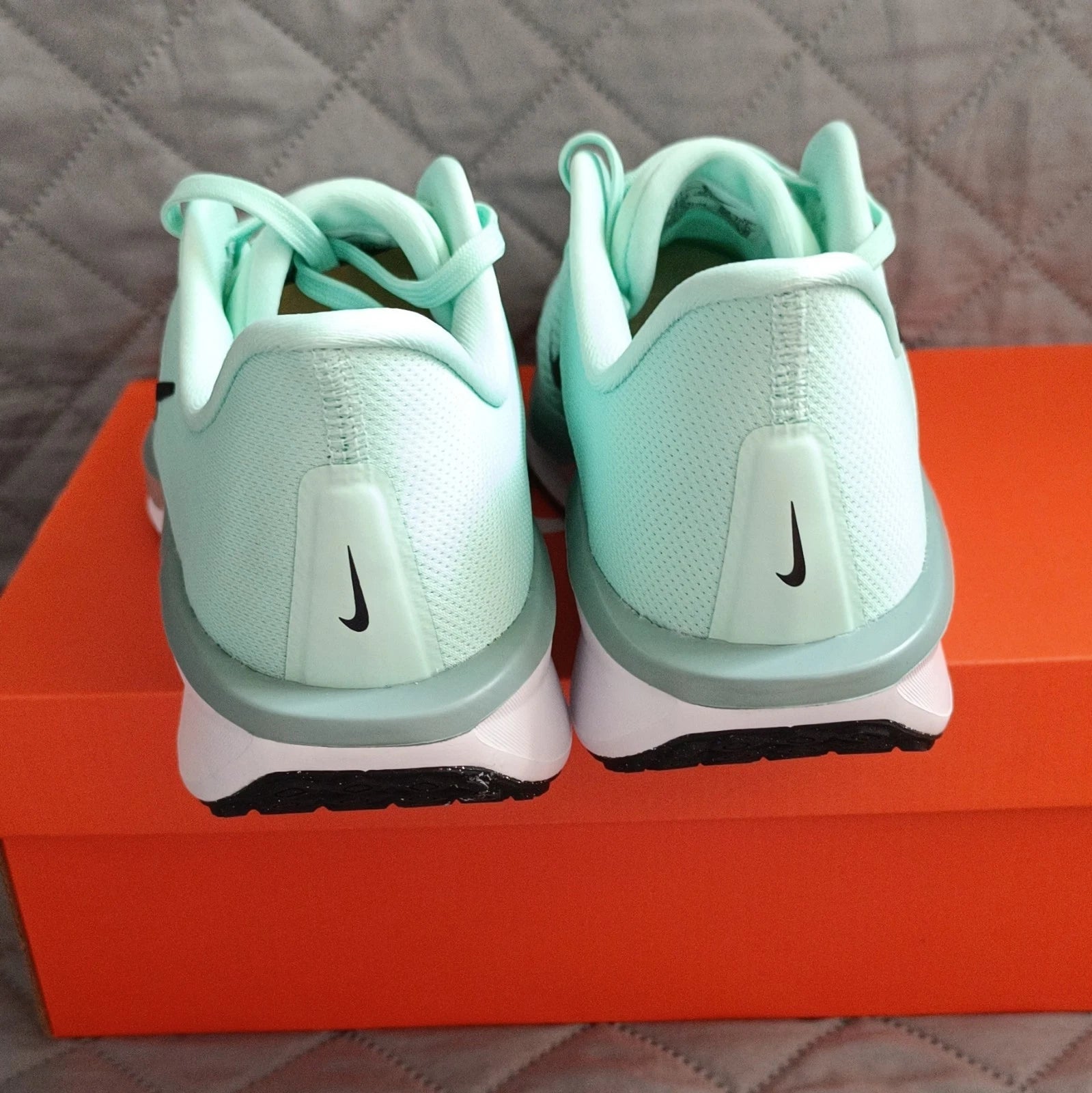 Nike Quest 6