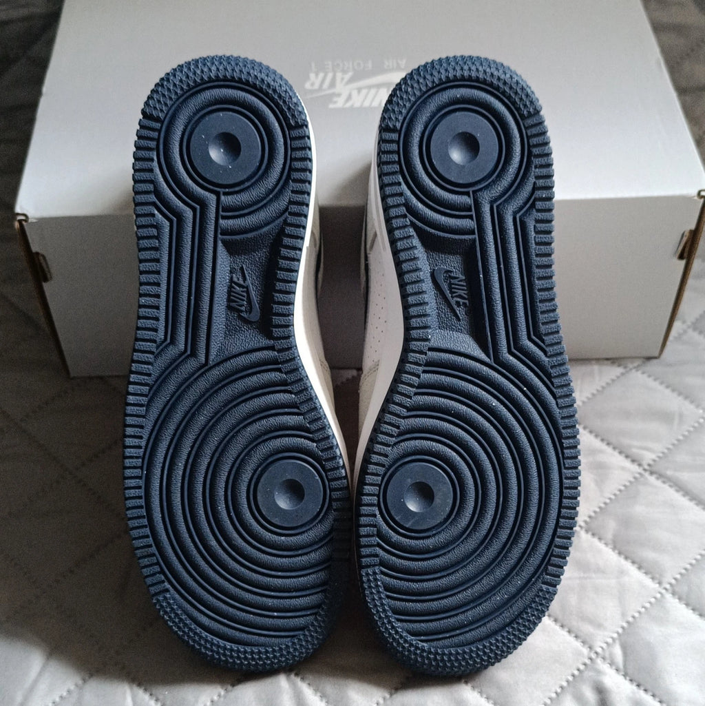 Nike Air Force 1 '07 LV8 Trainers